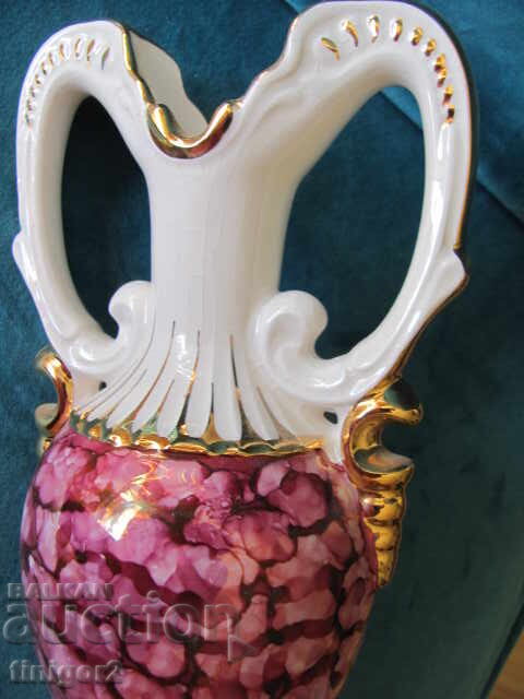 Auction  Porcelain vase, marked KAWEX KARLSBAD, handmade