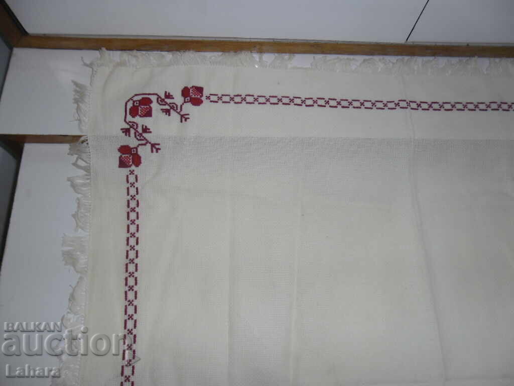 Auction Plaid, embroidery, small tablecloth Auction Plaid, embroidery, small tablecloth