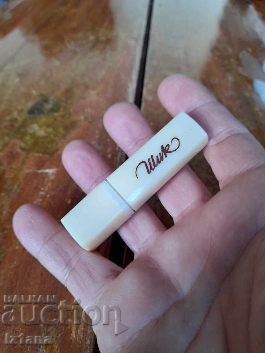 Old Lipstick Chic with price 22.00 BGN | € 11.25