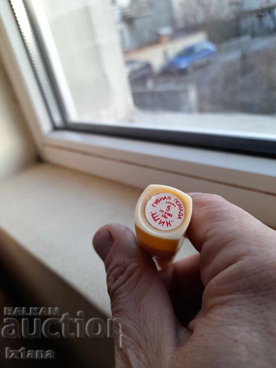 Auction  Old Lipstick Chic