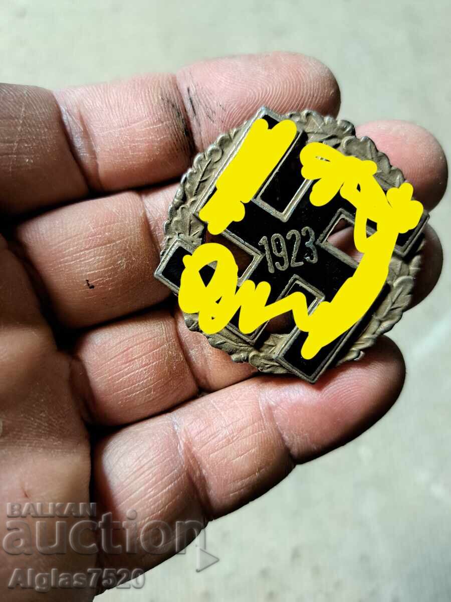 Σήμα Βέρμαχτ/χάλκινο/ με σβάστικα με τιμή 99.00 BGN | € 50.62 Σήμα Βέρμαχτ/χάλκινο/ με σβάστικα με τιμή 99.00 BGN | € 50.62