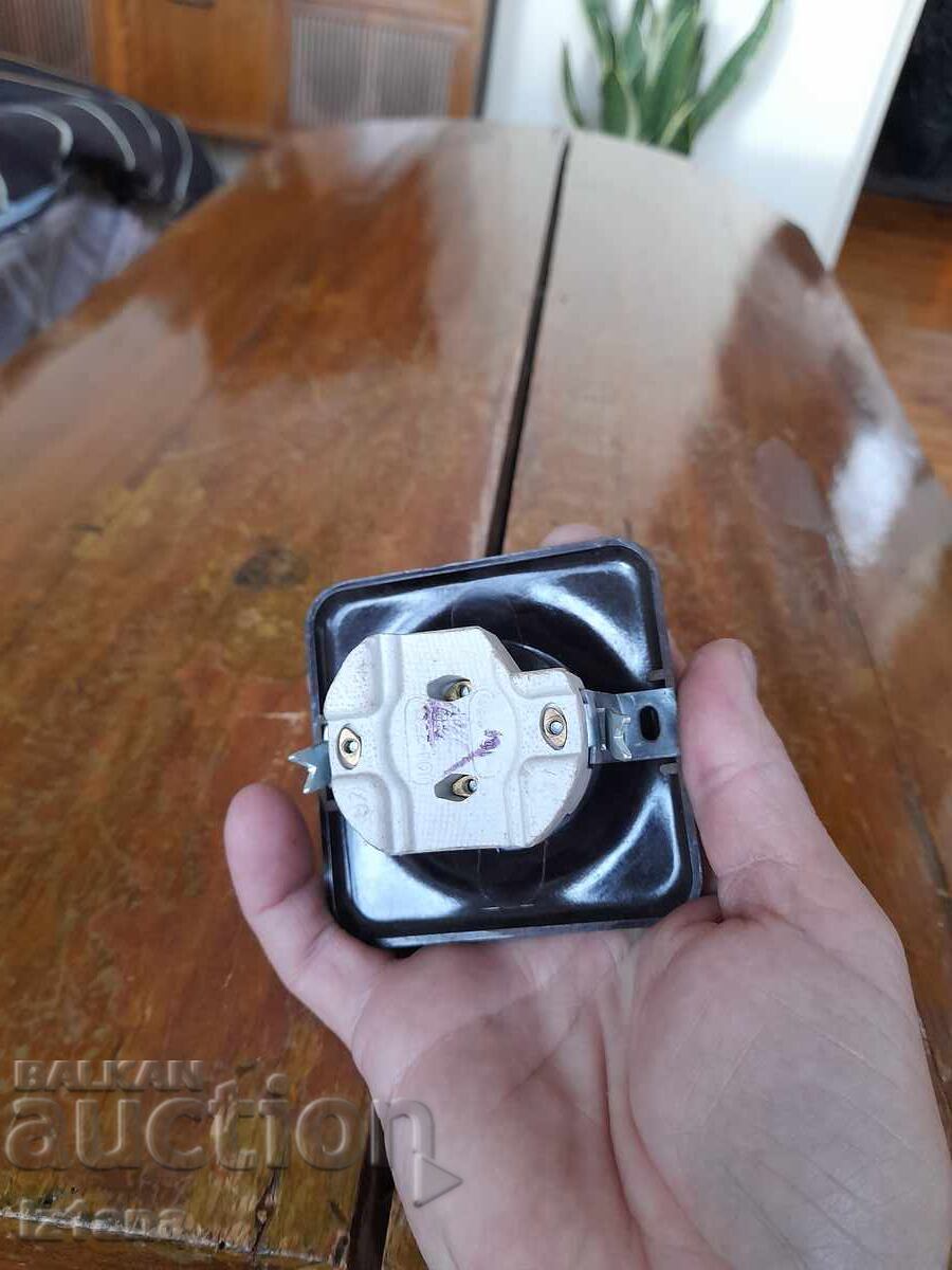 Auction Old electrical outlet Auction Old electrical outlet