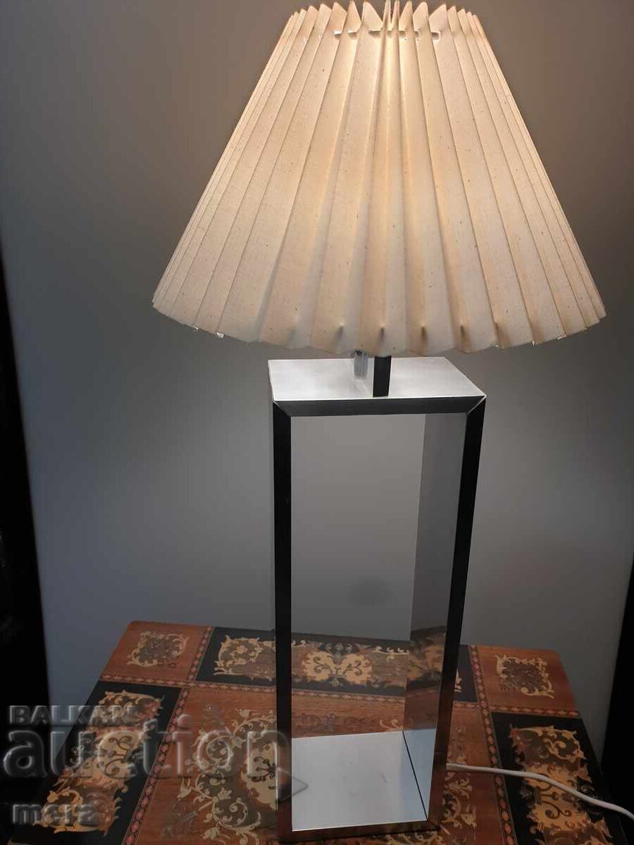 Επιτραπέζιο φωτιστικό σχεδιαστή Επιτραπέζιο φωτιστικό σχεδιαστή