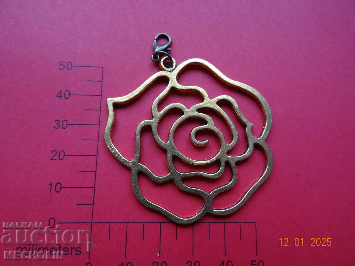 COLLECTIBLE OLD pendant medallion ROSE with price 8.00 BGN | € 4.09