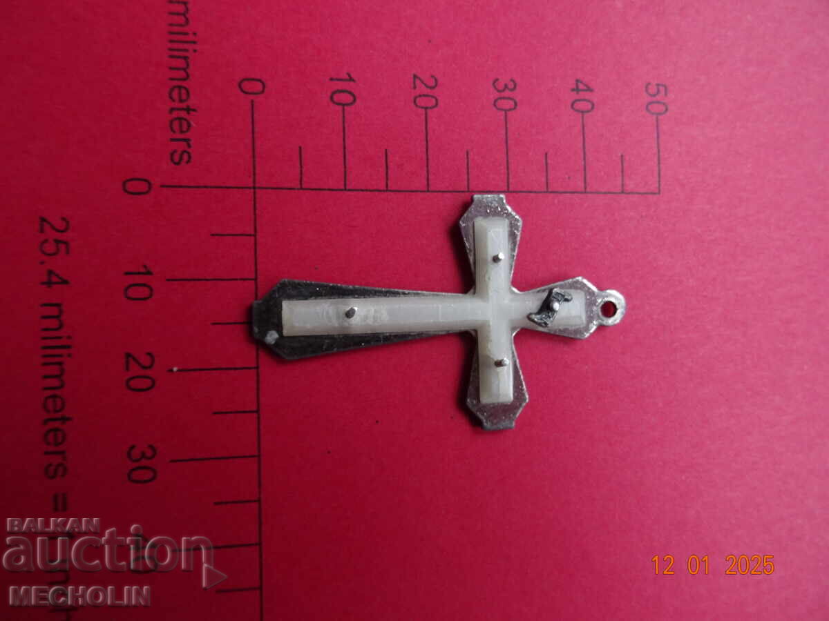 PENDANT VECHI DE COLECȚIE CRUCE BLOCAT cu preț 10.00 BGN | € 5.11