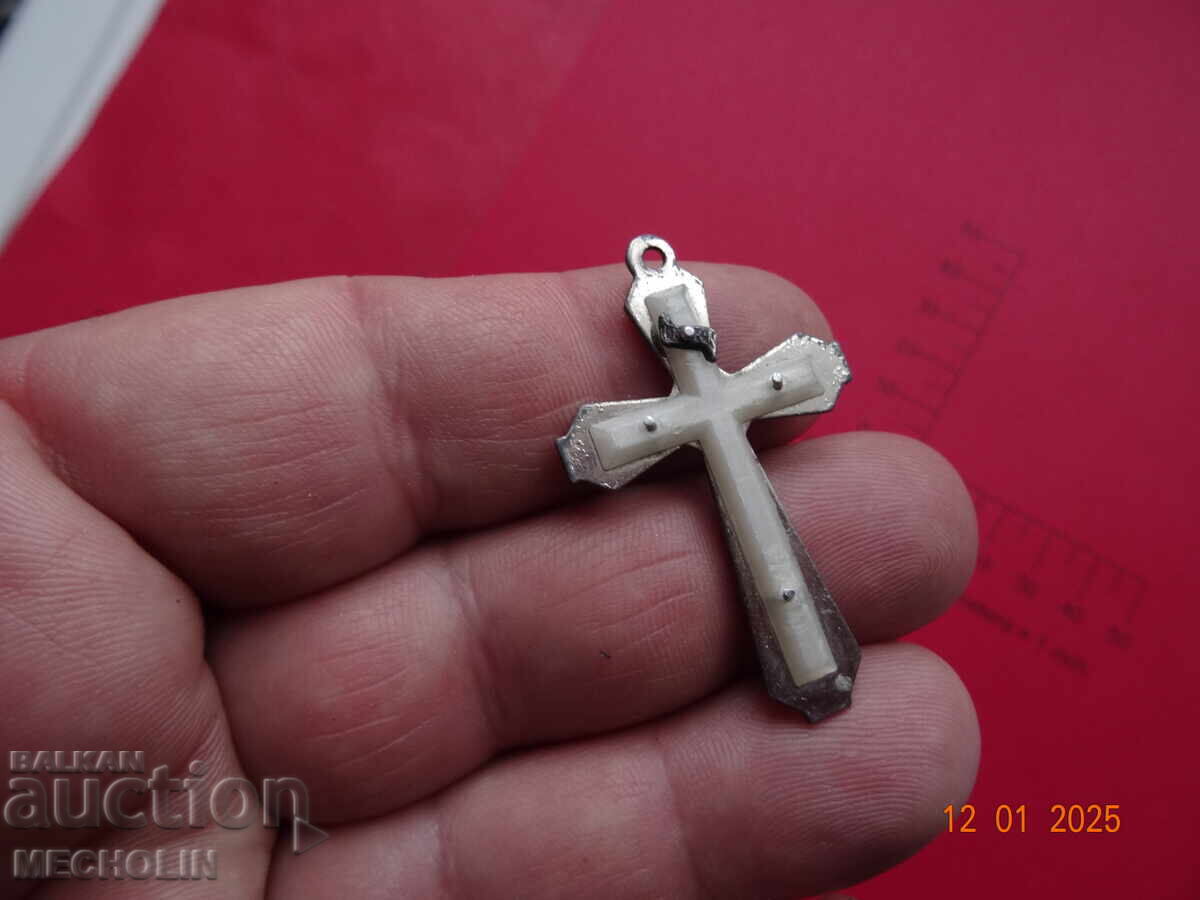 Livrarea PENDANT VECHI DE COLECȚIE CRUCE BLOCAT