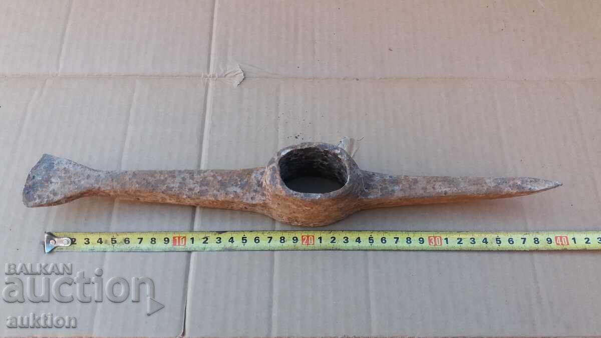 massive military pickaxe - 6