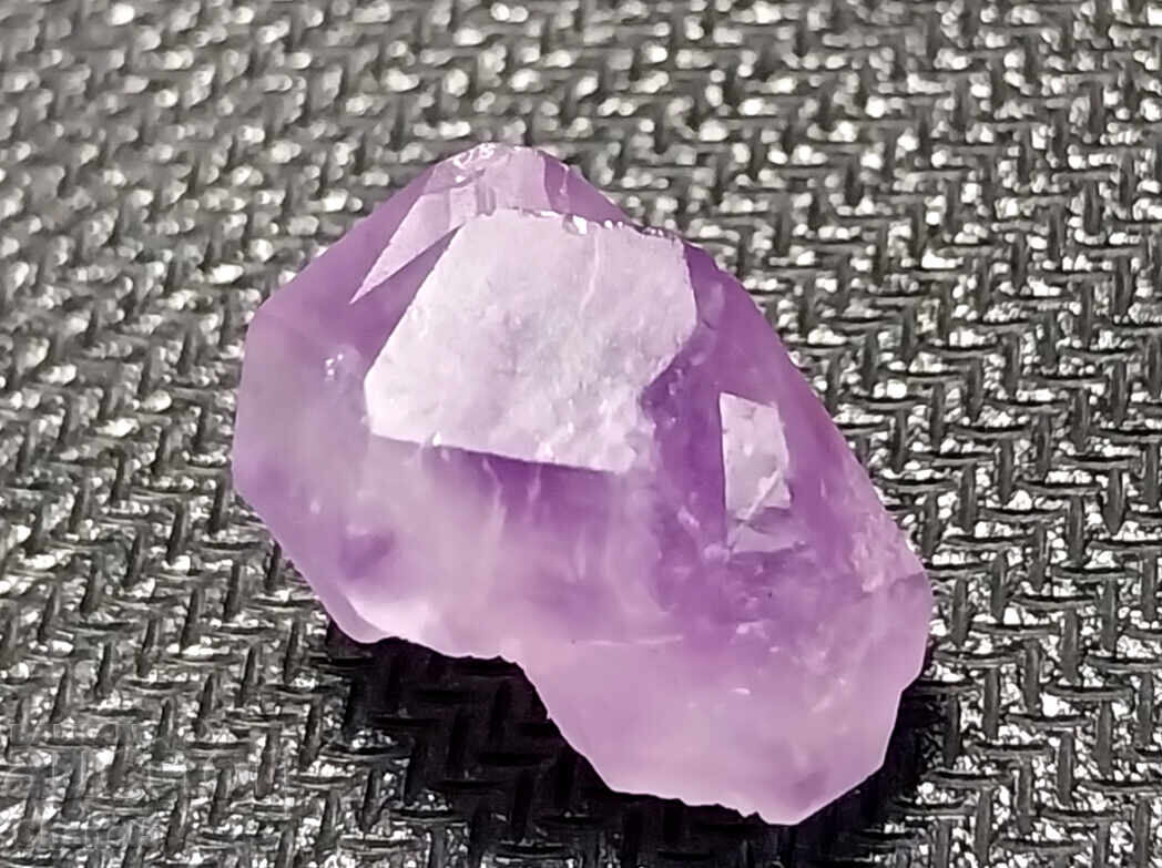Auction GENTLE AMETHYST CRYSTALS FORMATION - (677) Auction GENTLE AMETHYST CRYSTALS FORMATION - (677)