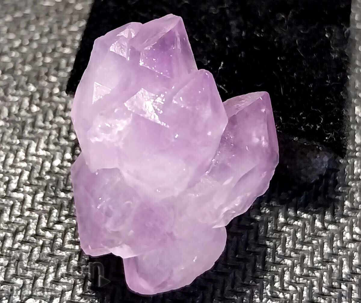 Auction GENTLE AMETHYST CRYSTALS FORMATION - (684) Auction GENTLE AMETHYST CRYSTALS FORMATION - (684)