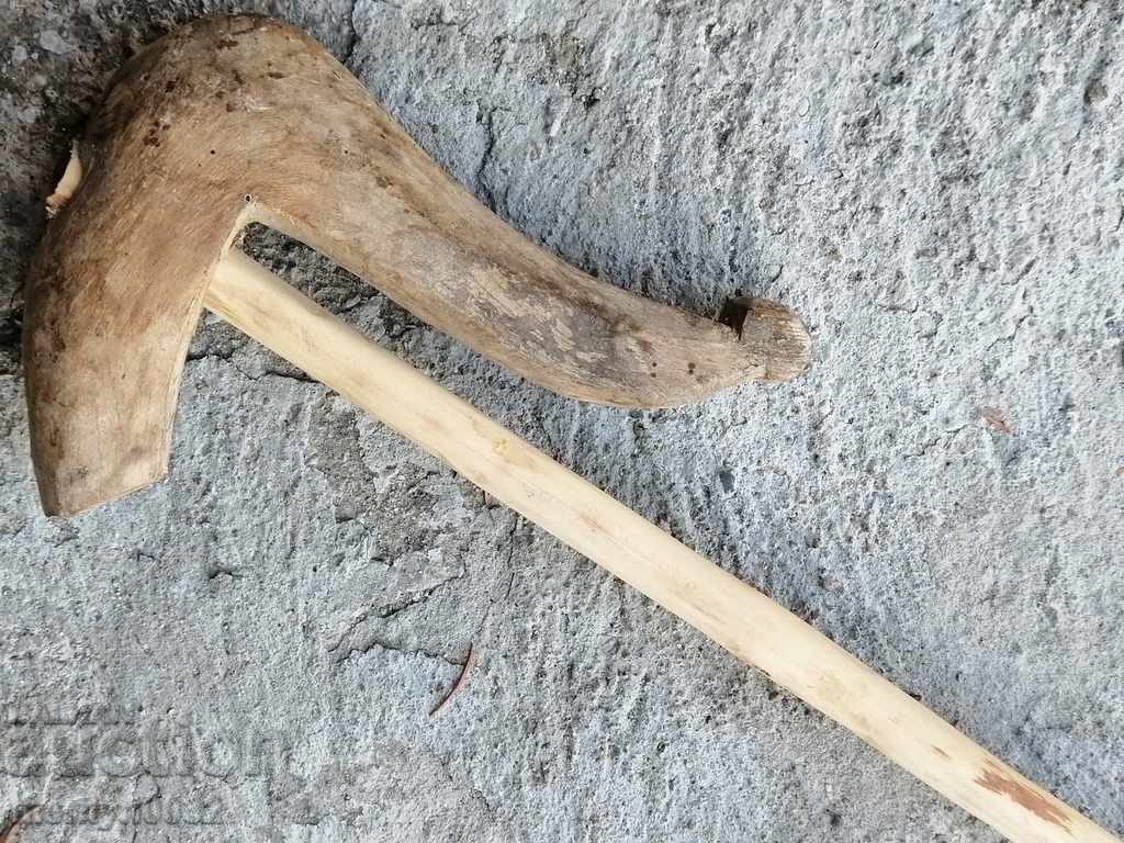 Veche colibă ciobanească sculptată din lemn primitiv cu preț € 28.60 | 55.94 BGN Veche colibă ciobanească sculptată din lemn primitiv cu preț € 28.60 | 55.94 BGN