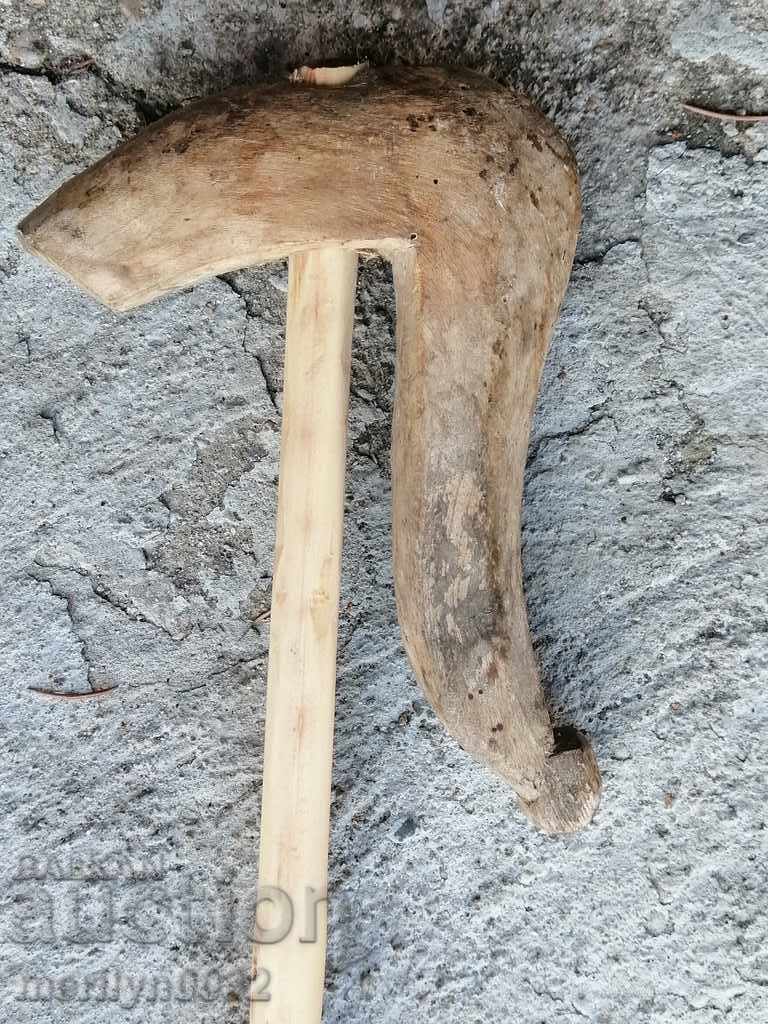 Veche colibă ciobanească sculptată din lemn primitiv - 7 Veche colibă ciobanească sculptată din lemn primitiv - 7