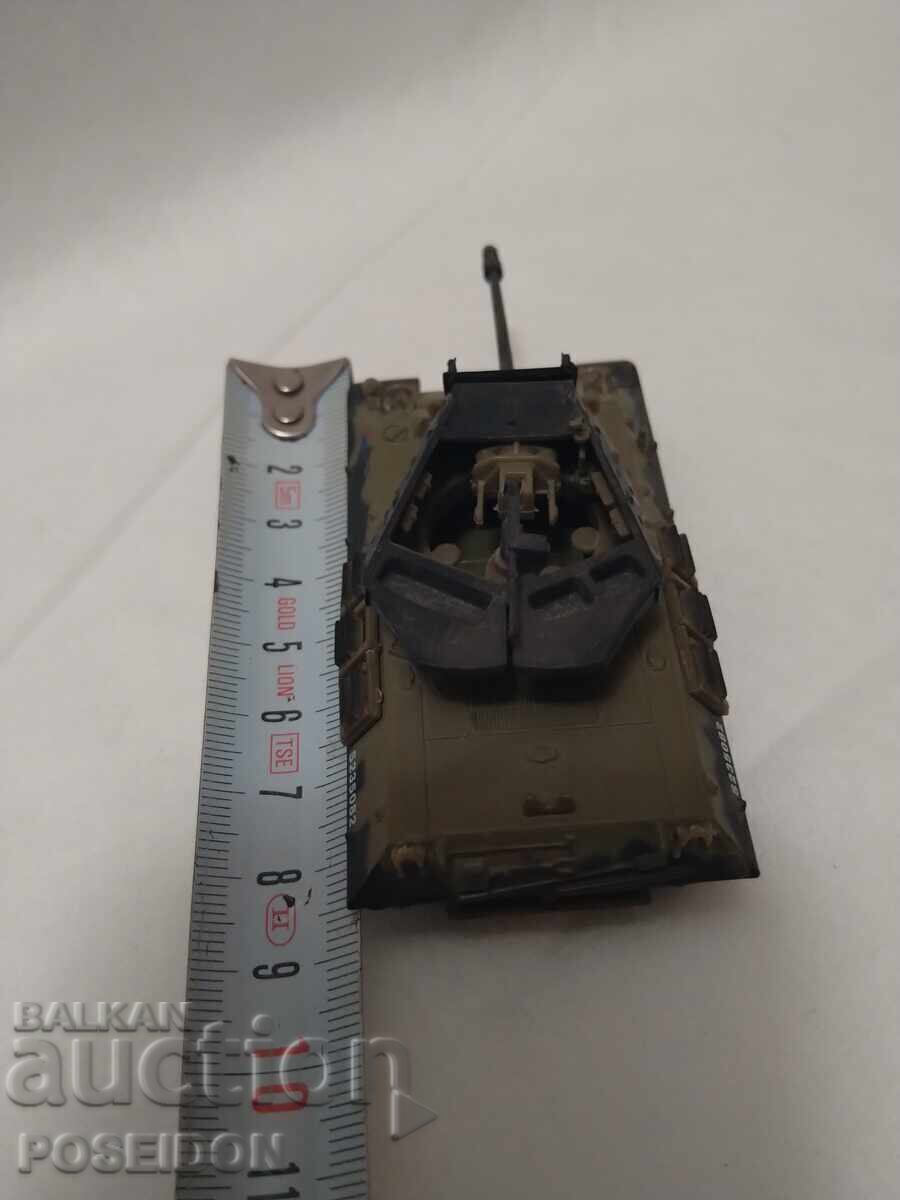 Аукцион ТАНК И ВЕРИЖНА МАШИНА Аукцион ТАНК И ВЕРИЖНА МАШИНА