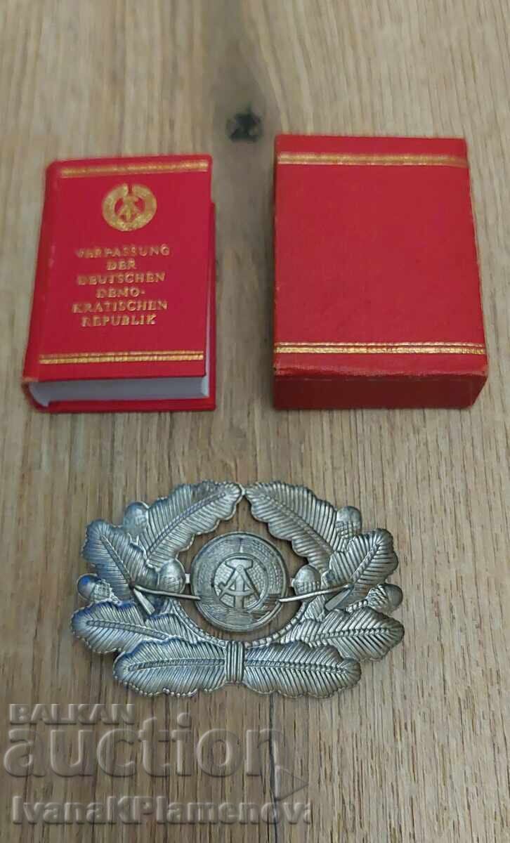 GDR cockade and booklet for collectors - 5