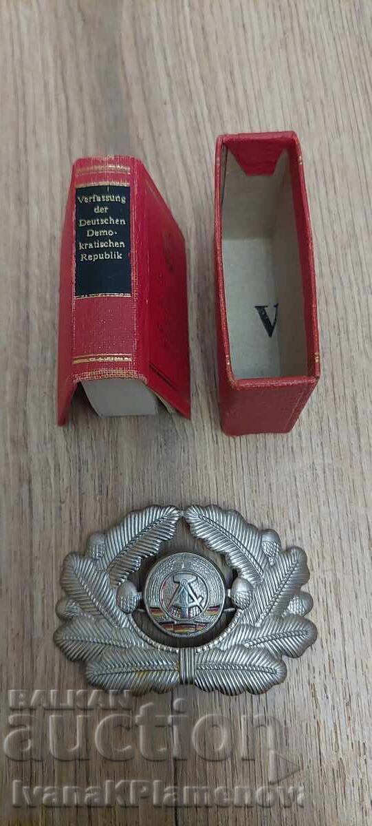 GDR cockade and booklet for collectors - 6