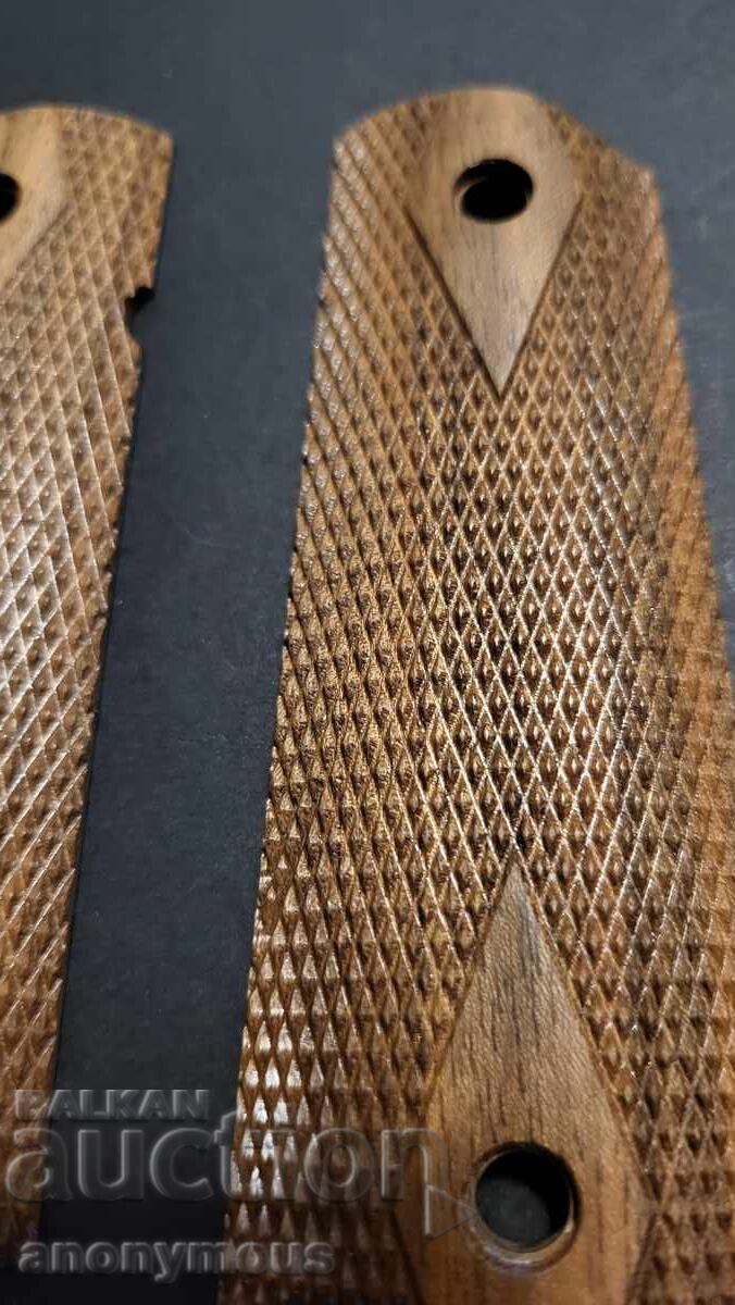 Auction Chirenyi, Colt grips, Colt 1911 Auction Chirenyi, Colt grips, Colt 1911