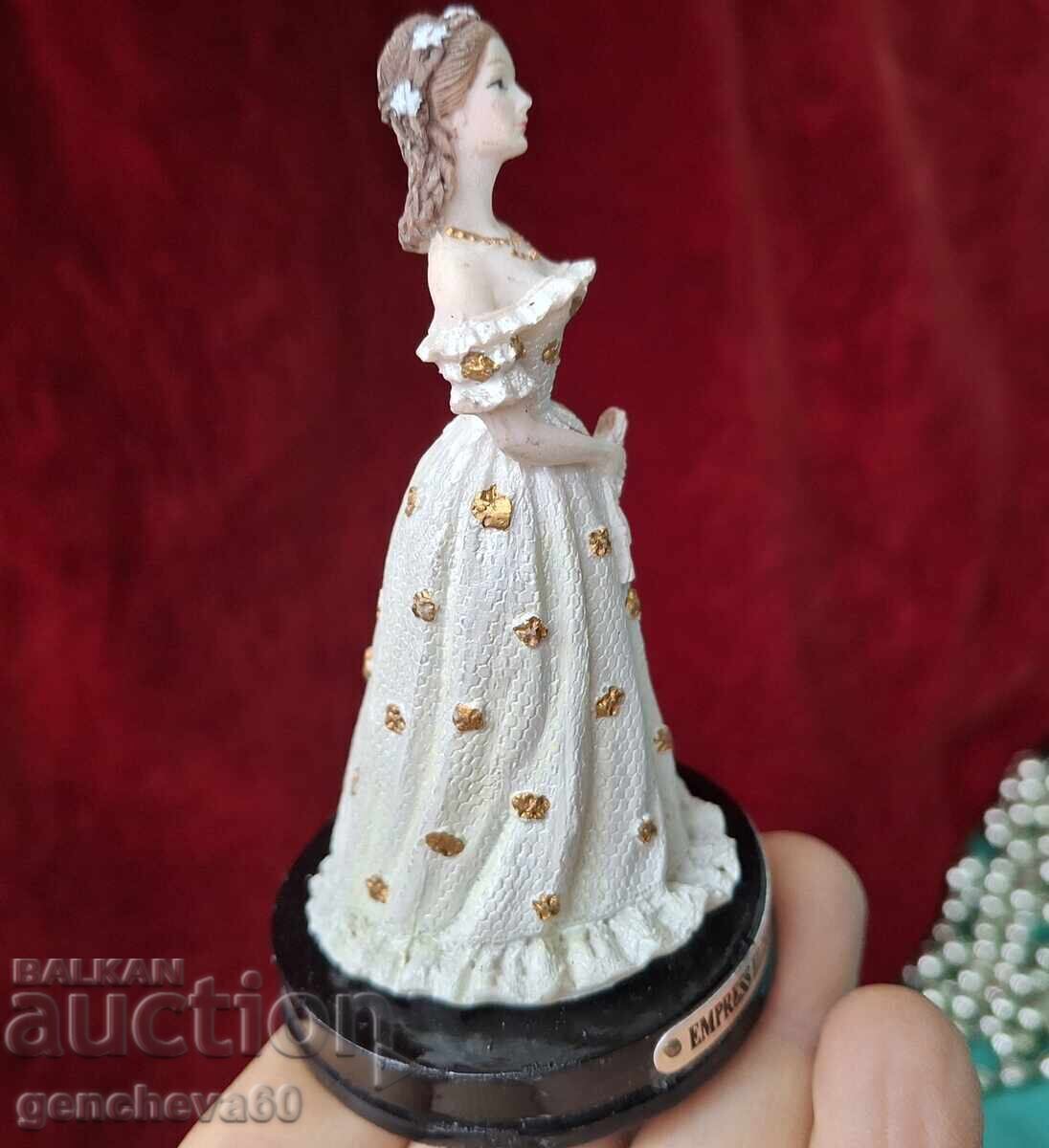 Auction Collectible miniature statuette of Princess Sisi Auction Collectible miniature statuette of Princess Sisi