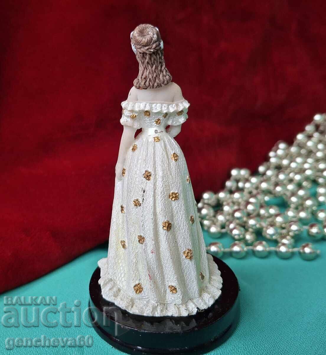 Delivery of Collectible miniature statuette of Princess Sisi Delivery of Collectible miniature statuette of Princess Sisi