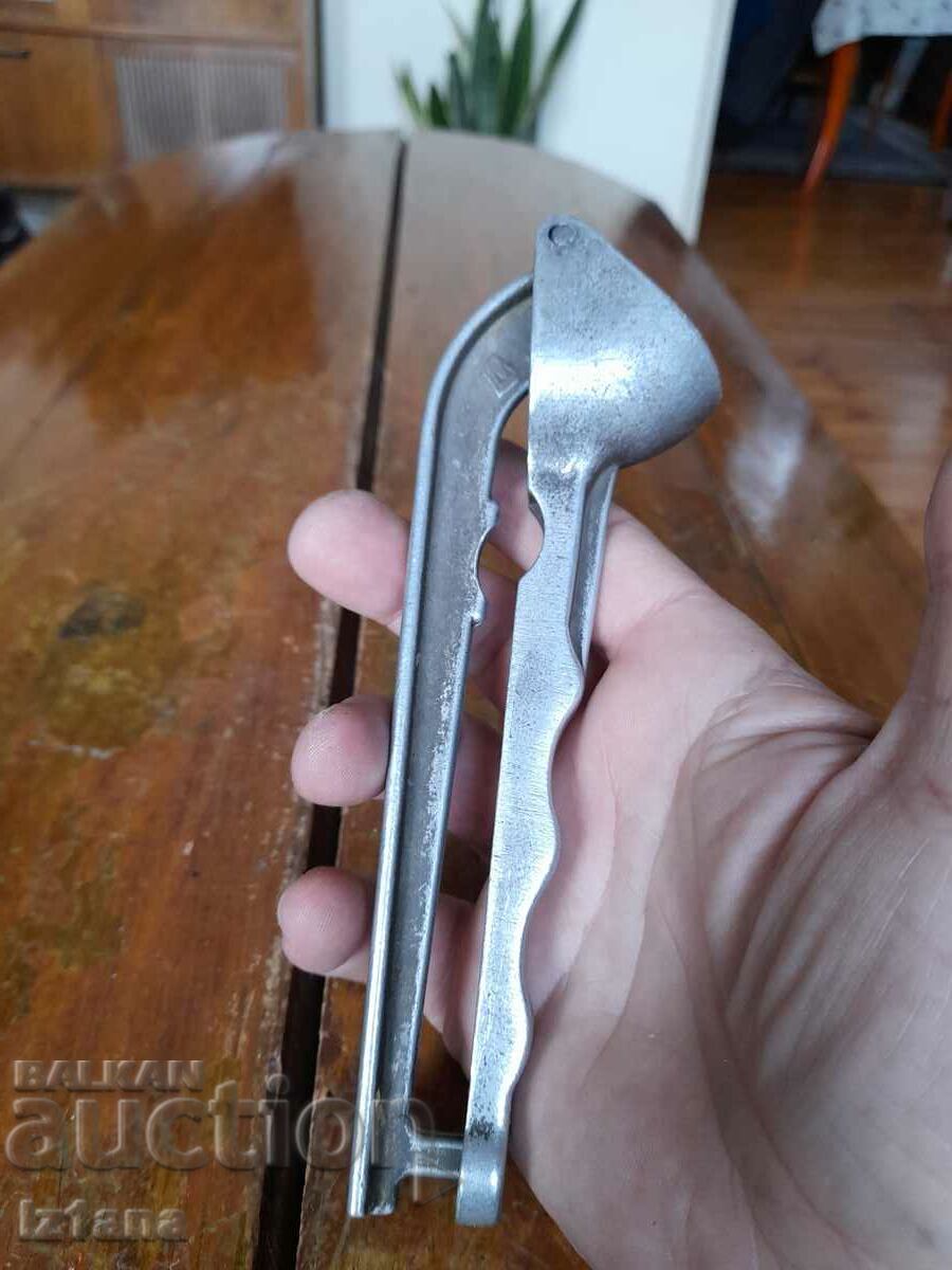 Δημοπρασία Παλιά πρέσα σκόρδου αλουμινίου Δημοπρασία Παλιά πρέσα σκόρδου αλουμινίου