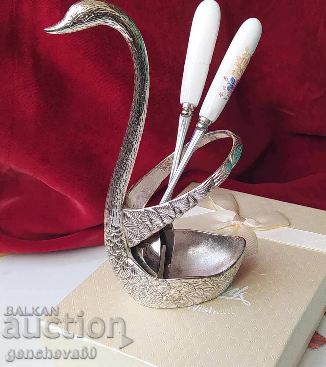 Silver-plated metal swan napkin holder and others with price 25.00 BGN | € 12.78 Silver-plated metal swan napkin holder and others with price 25.00 BGN | € 12.78