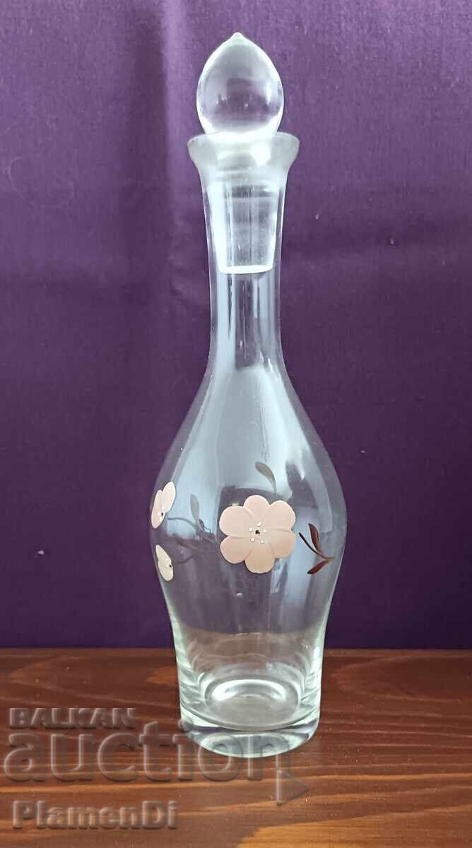 Sticla de grafa, jusche sau brandy.