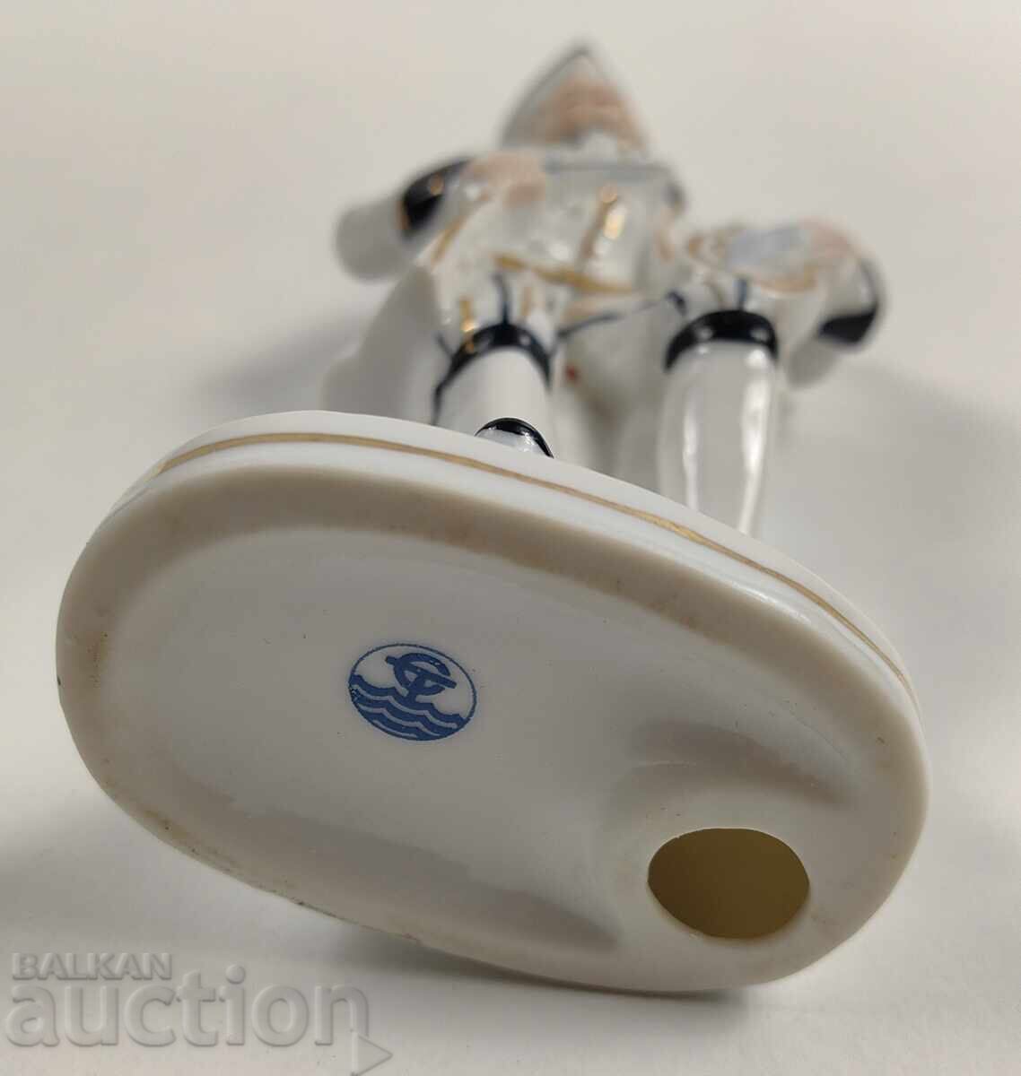 PORCELAIN FIGURE STATUETTE MAN VIOLIN HEALTHY - 6 PORCELAIN FIGURE STATUETTE MAN VIOLIN HEALTHY - 6