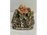 19TH CENTURY GORGEOUS LARGE FLOWER ANGEL PORCELAIN JEWELRY BOX