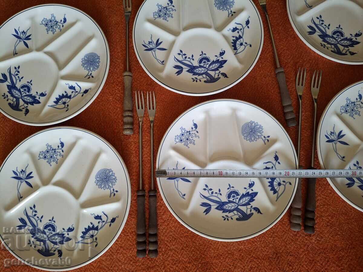 Auction  Set of blue onion plates and fondue forks
