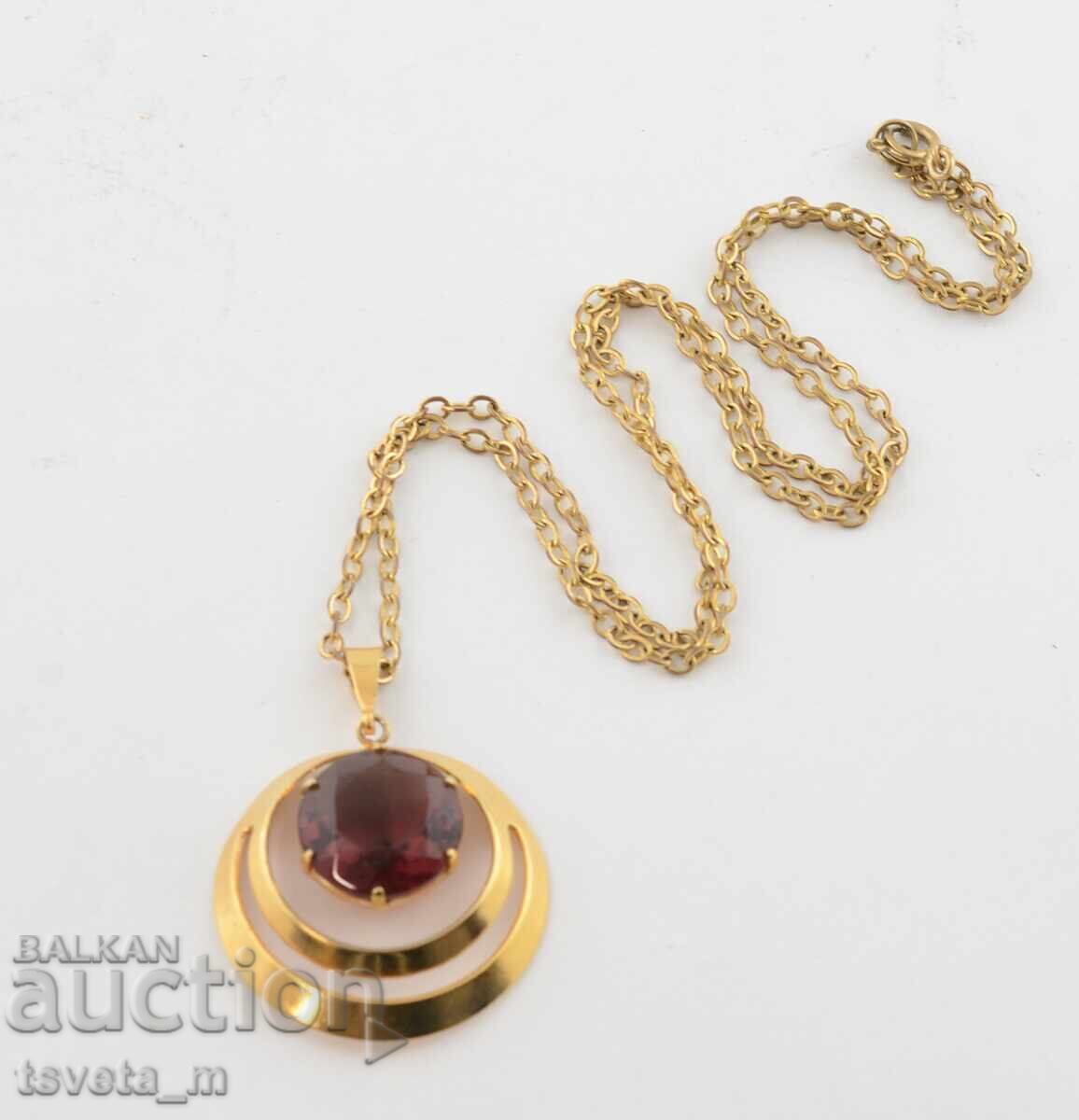 Delivery of Necklace, pendant necklace