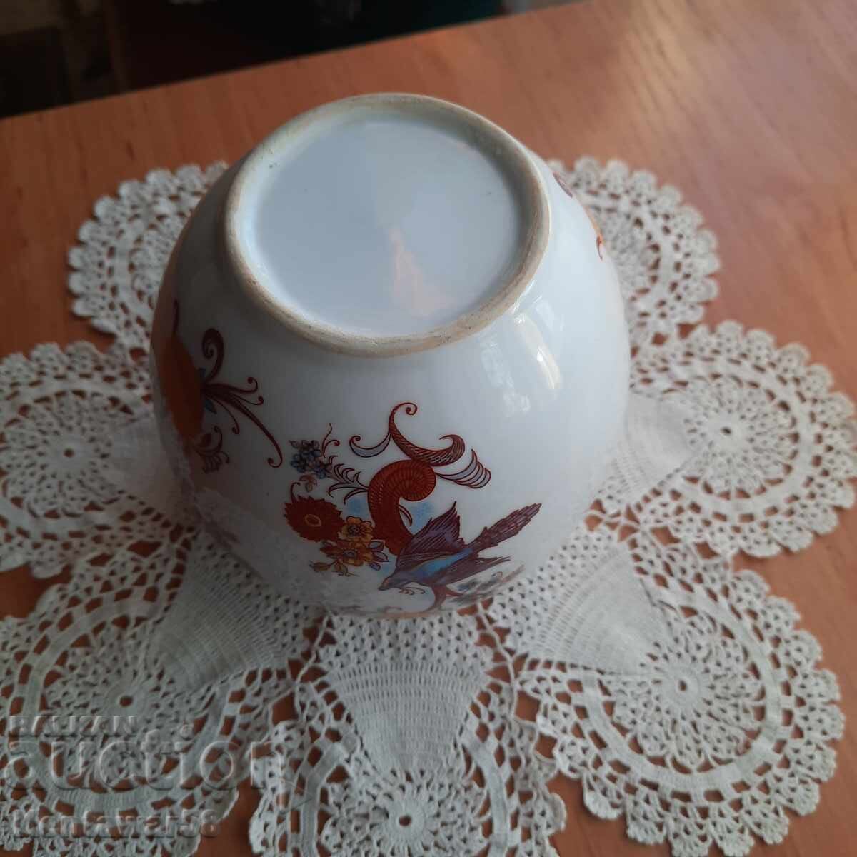 Auction Asian porcelain vase, urn. Auction Asian porcelain vase, urn.