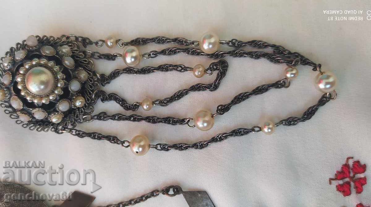 Παράδοση ΔΥΟ Αναγεννησιακές καρφίτσες, trepki sachan (transliteration) Παράδοση ΔΥΟ Αναγεννησιακές καρφίτσες, trepki sachan (transliteration)