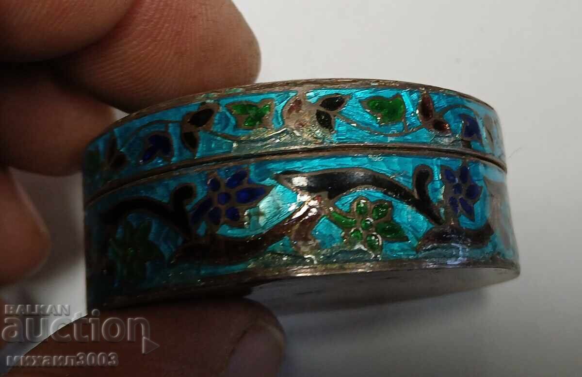 Аукцион Сребърна кутийка с емайл Аукцион Сребърна кутийка с емайл