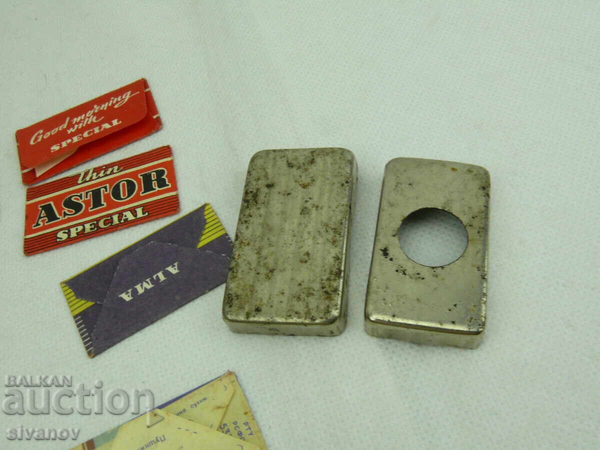 Auction Interesting lot of old razor blades #2454 Auction Interesting lot of old razor blades #2454