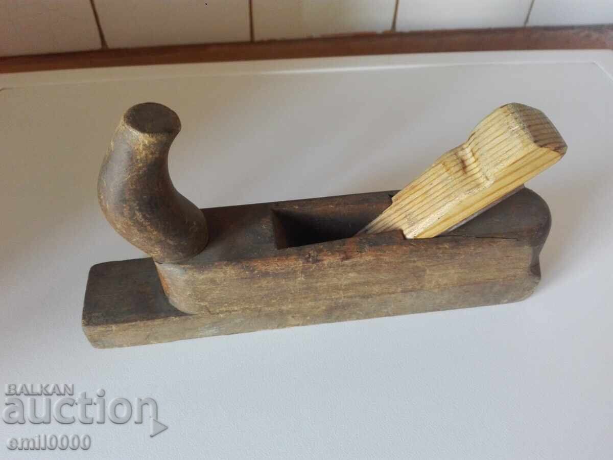 Auction Old carpenter's planer. Auction Old carpenter's planer.