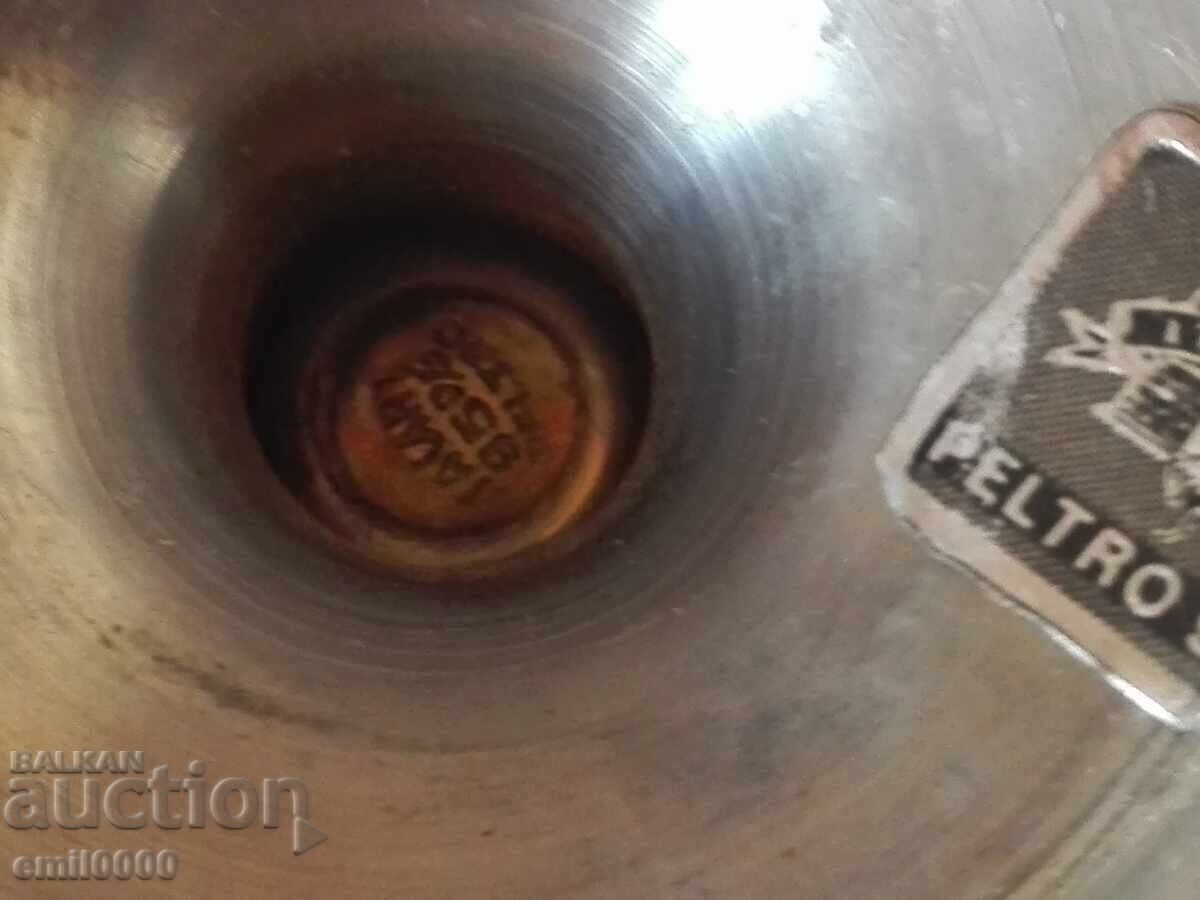 Vase of non-ferrous metal. - 5 Vase of non-ferrous metal. - 5