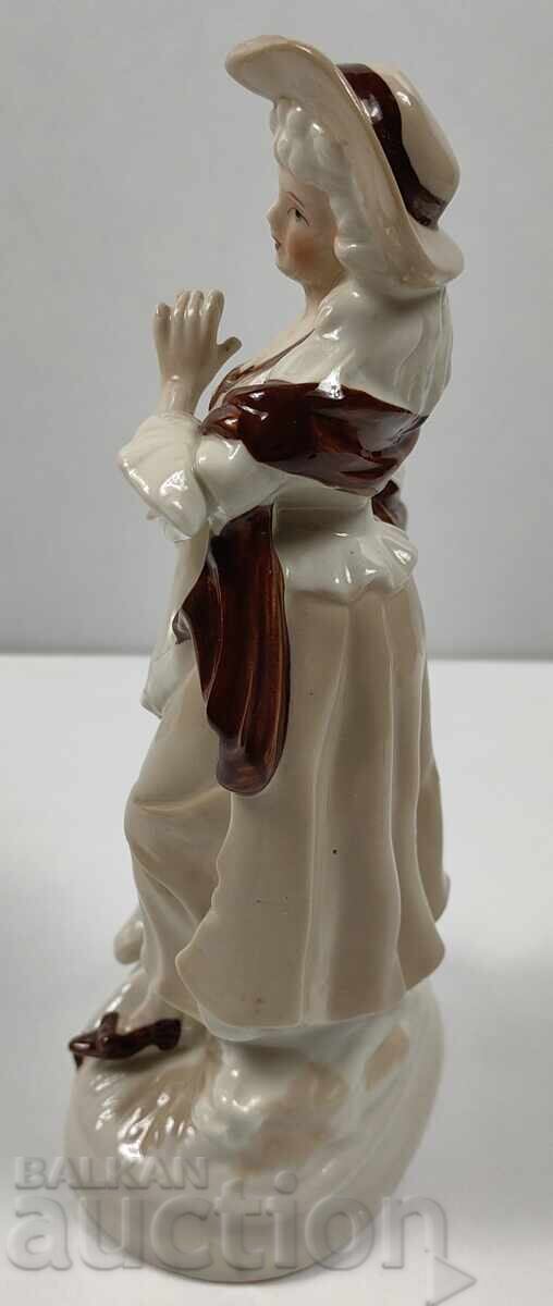 WOMAN DOG PORCELAIN FIGURE PORCELAIN STATUETTE with price 25.00 BGN | € 12.78 WOMAN DOG PORCELAIN FIGURE PORCELAIN STATUETTE with price 25.00 BGN | € 12.78