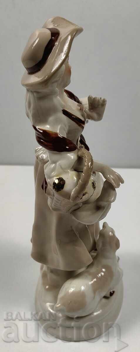 Delivery of WOMAN DOG PORCELAIN FIGURE PORCELAIN STATUETTE Delivery of WOMAN DOG PORCELAIN FIGURE PORCELAIN STATUETTE