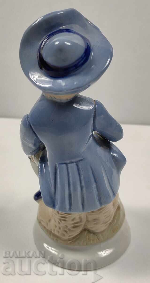 Delivery of BOY RABBIT CARROT PORCELAIN FIGURE PORCELAIN STATUETTE Delivery of BOY RABBIT CARROT PORCELAIN FIGURE PORCELAIN STATUETTE