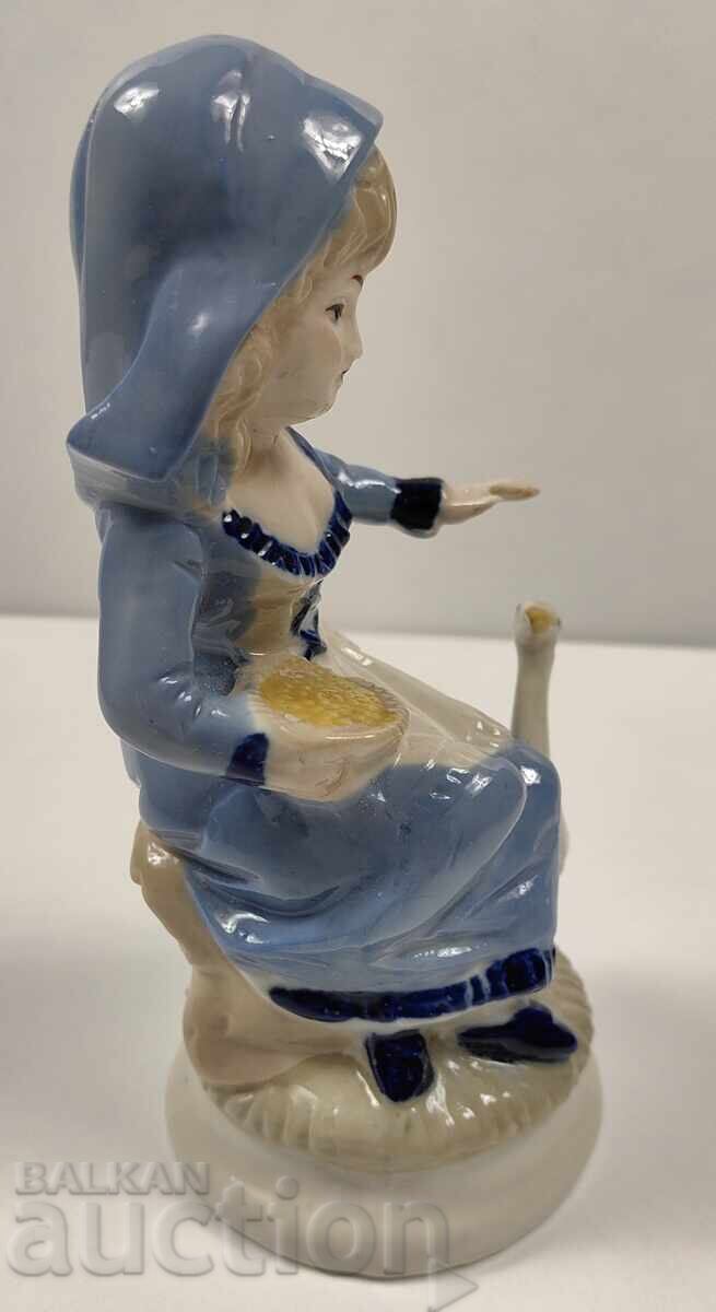 Auction WOMAN BIRD DUCK PORCELAIN FIGURE STATUETTE PORCELAIN Auction WOMAN BIRD DUCK PORCELAIN FIGURE STATUETTE PORCELAIN