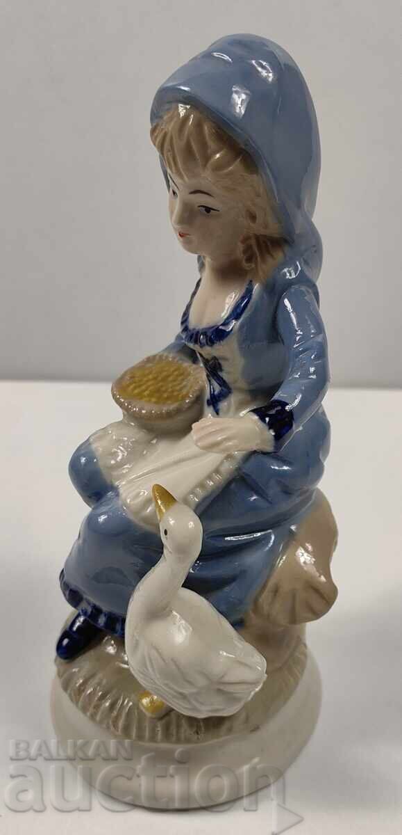 WOMAN BIRD DUCK PORCELAIN FIGURE STATUETTE PORCELAIN - 5 WOMAN BIRD DUCK PORCELAIN FIGURE STATUETTE PORCELAIN - 5