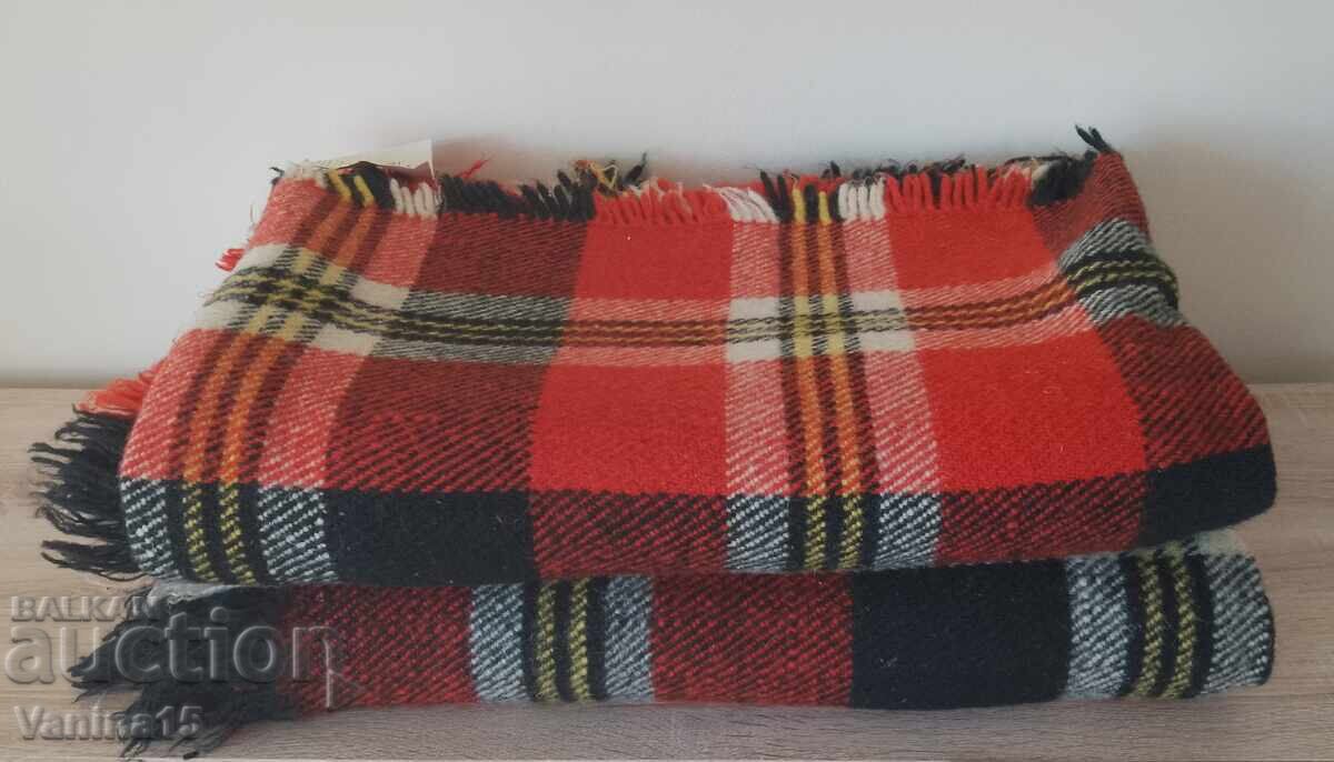 Нови родопски одеяла с цена 60.00 лв. | € 30.68 Нови родопски одеяла с цена 60.00 лв. | € 30.68