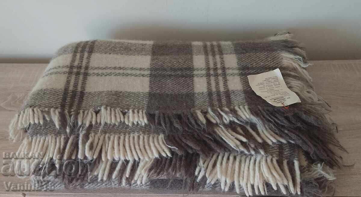 Доставка на Нови родопски одеяла Доставка на Нови родопски одеяла