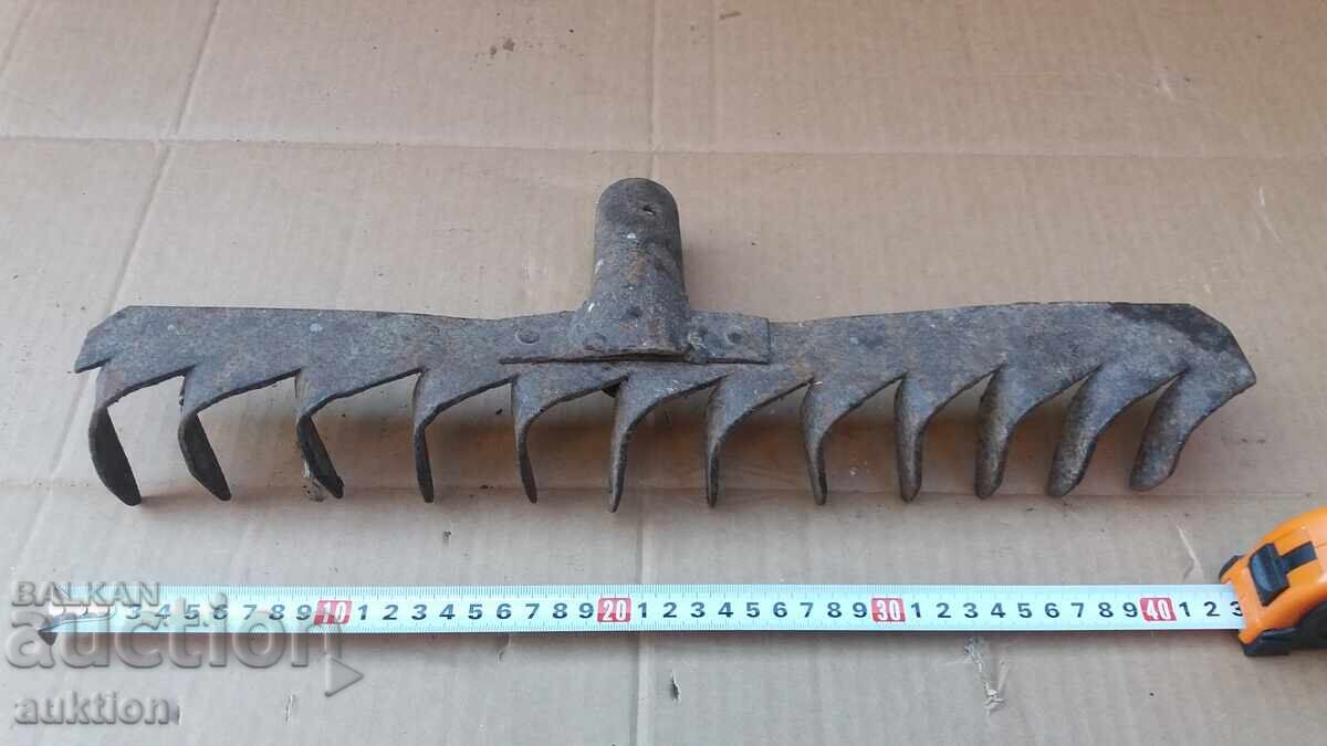 OLD RENAISSANCE RIVET EDGE with price 6.99 BGN | € 3.57 OLD RENAISSANCE RIVET EDGE with price 6.99 BGN | € 3.57