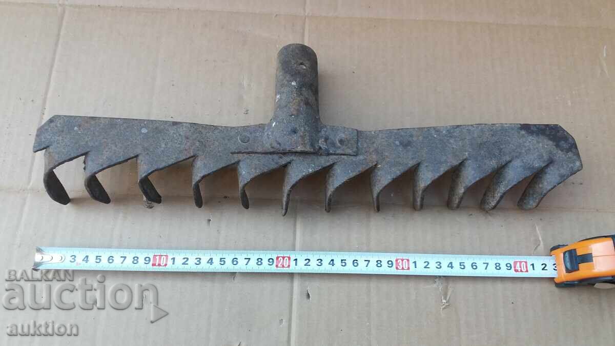 OLD RENAISSANCE RIVET EDGE - 6 OLD RENAISSANCE RIVET EDGE - 6