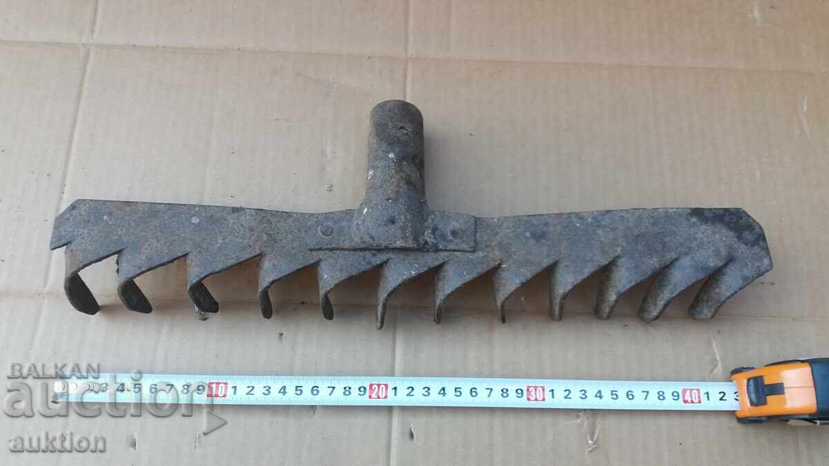 OLD RENAISSANCE RIVET EDGE - 7 OLD RENAISSANCE RIVET EDGE - 7