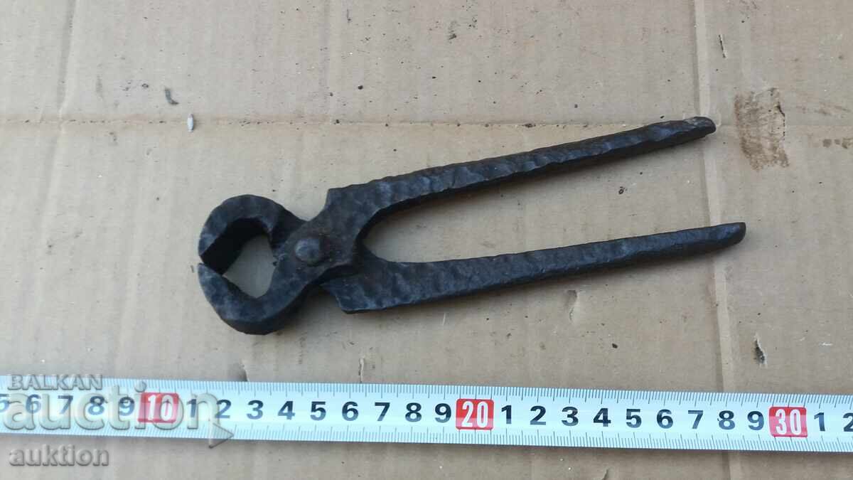 OLD GARDEN - WROUGHT IRON with price 2.49 BGN | € 1.27 OLD GARDEN - WROUGHT IRON with price 2.49 BGN | € 1.27