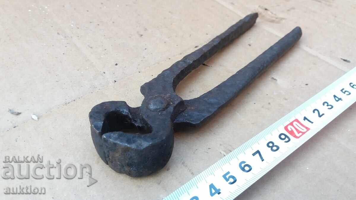 Delivery of OLD GARDEN - WROUGHT IRON Delivery of OLD GARDEN - WROUGHT IRON