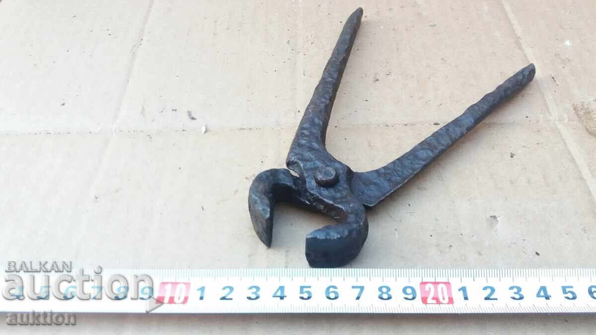 OLD GARDEN - WROUGHT IRON - 6 OLD GARDEN - WROUGHT IRON - 6