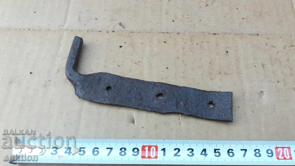 LACAT VECHI DE POARTA FORJAT - 5