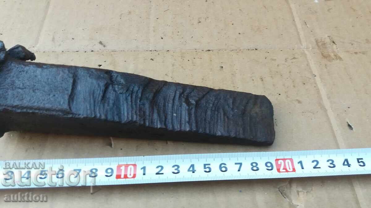Auction MASSIVE FORGED DAGGER, CHISEL, TOOL FOR CARPETS Auction MASSIVE FORGED DAGGER, CHISEL, TOOL FOR CARPETS