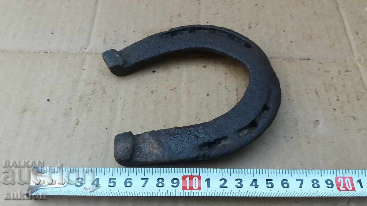 Delivery of OLD FORGED HORSESHOE, HORSESHOE Delivery of OLD FORGED HORSESHOE, HORSESHOE